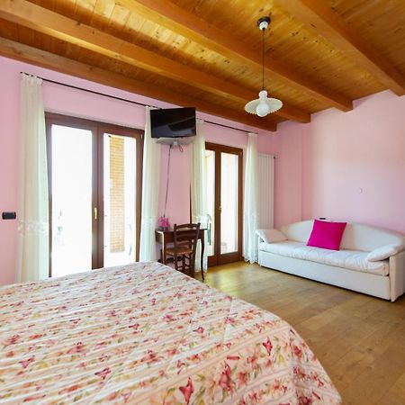 Medea Agriturismo Lis Rosis מראה חיצוני תמונה
