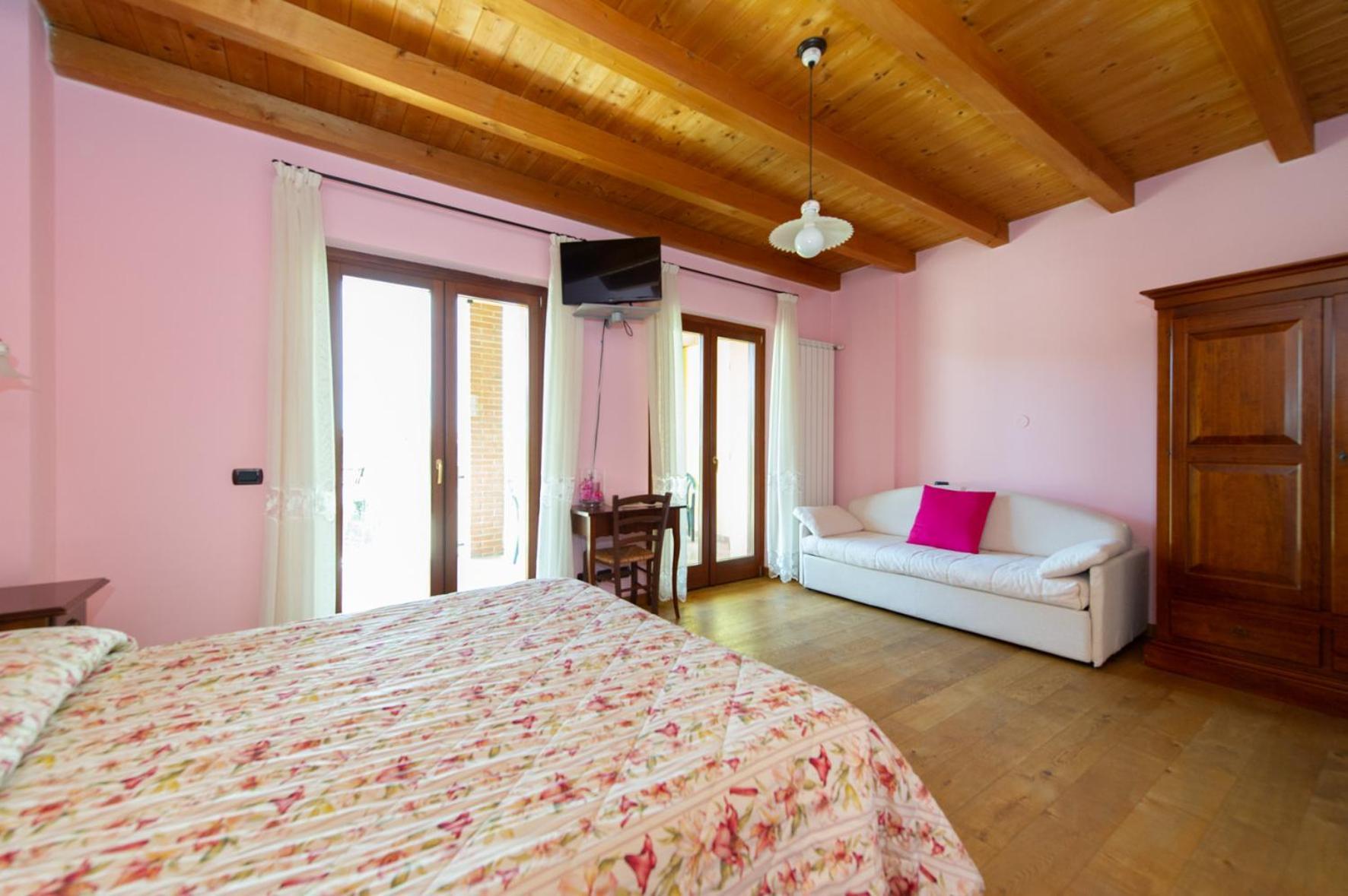 Medea Agriturismo Lis Rosis מראה חיצוני תמונה
