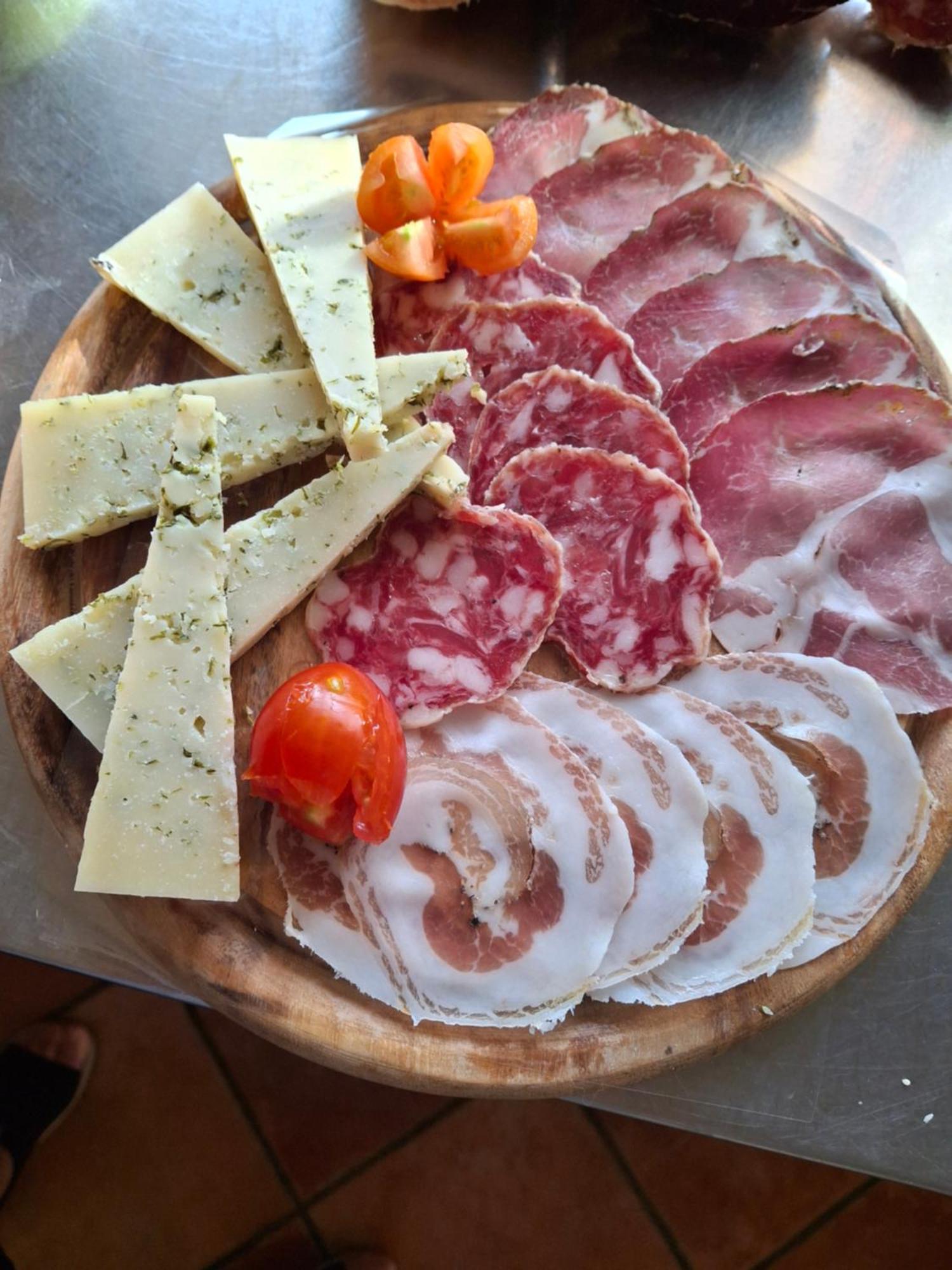 Medea Agriturismo Lis Rosis מראה חיצוני תמונה