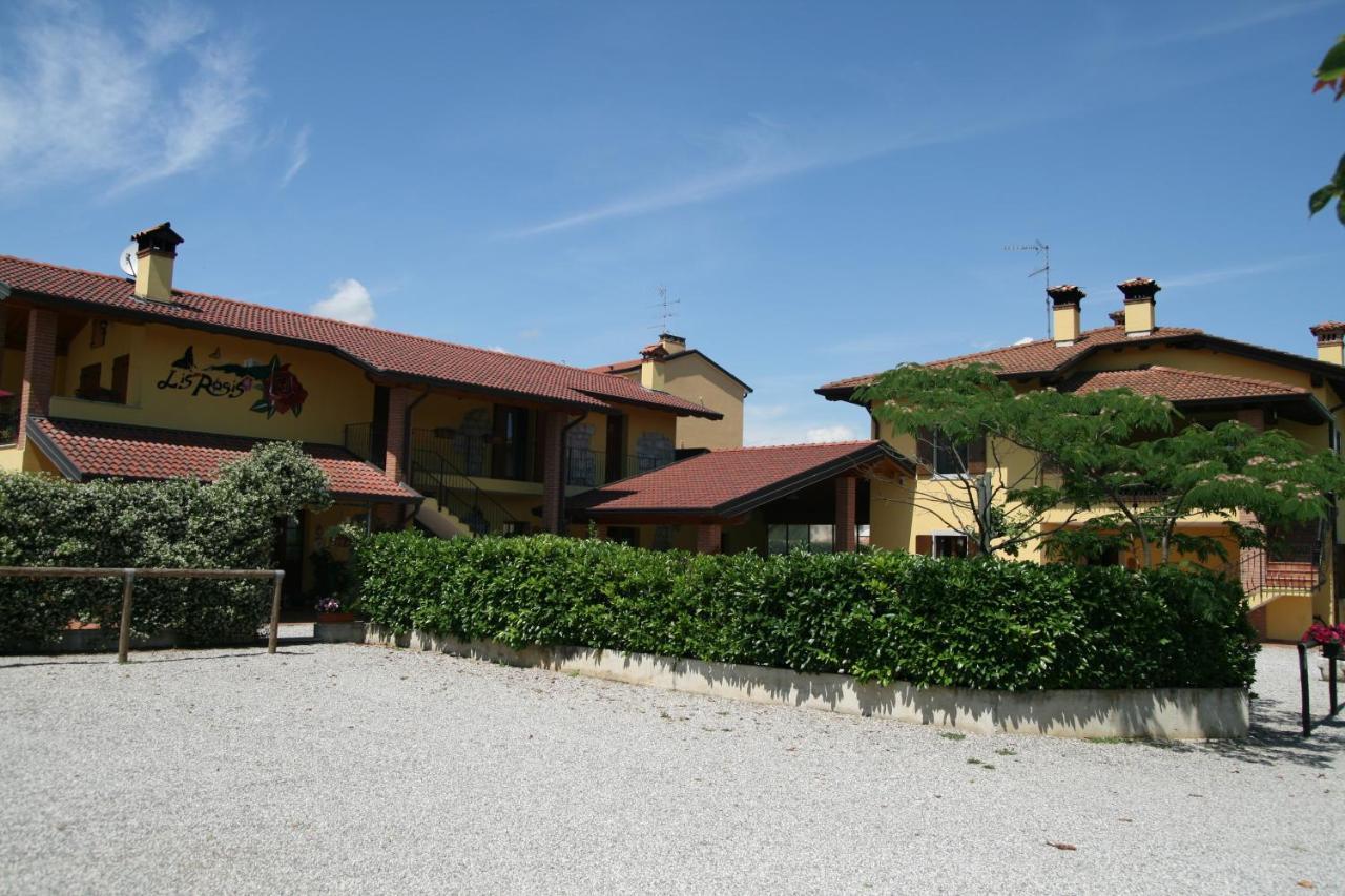 Medea Agriturismo Lis Rosis מראה חיצוני תמונה