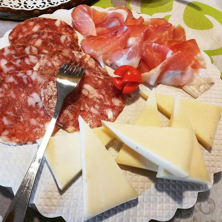 Medea Agriturismo Lis Rosis מראה חיצוני תמונה