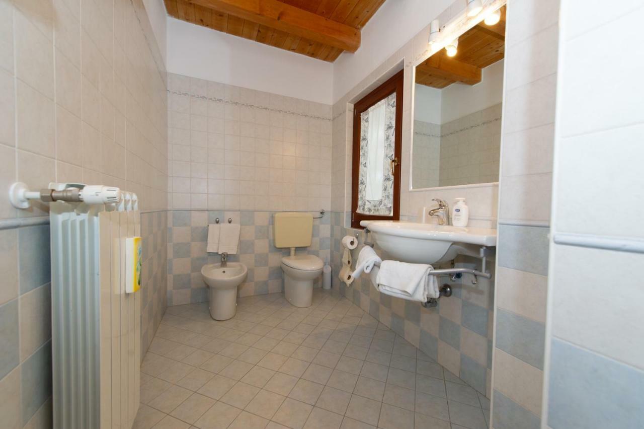 Medea Agriturismo Lis Rosis מראה חיצוני תמונה