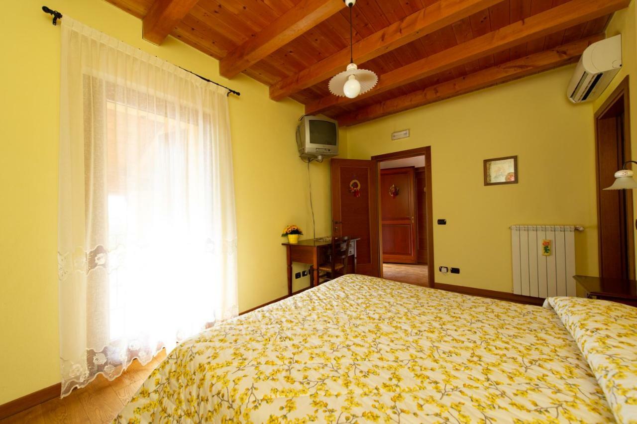 Medea Agriturismo Lis Rosis מראה חיצוני תמונה