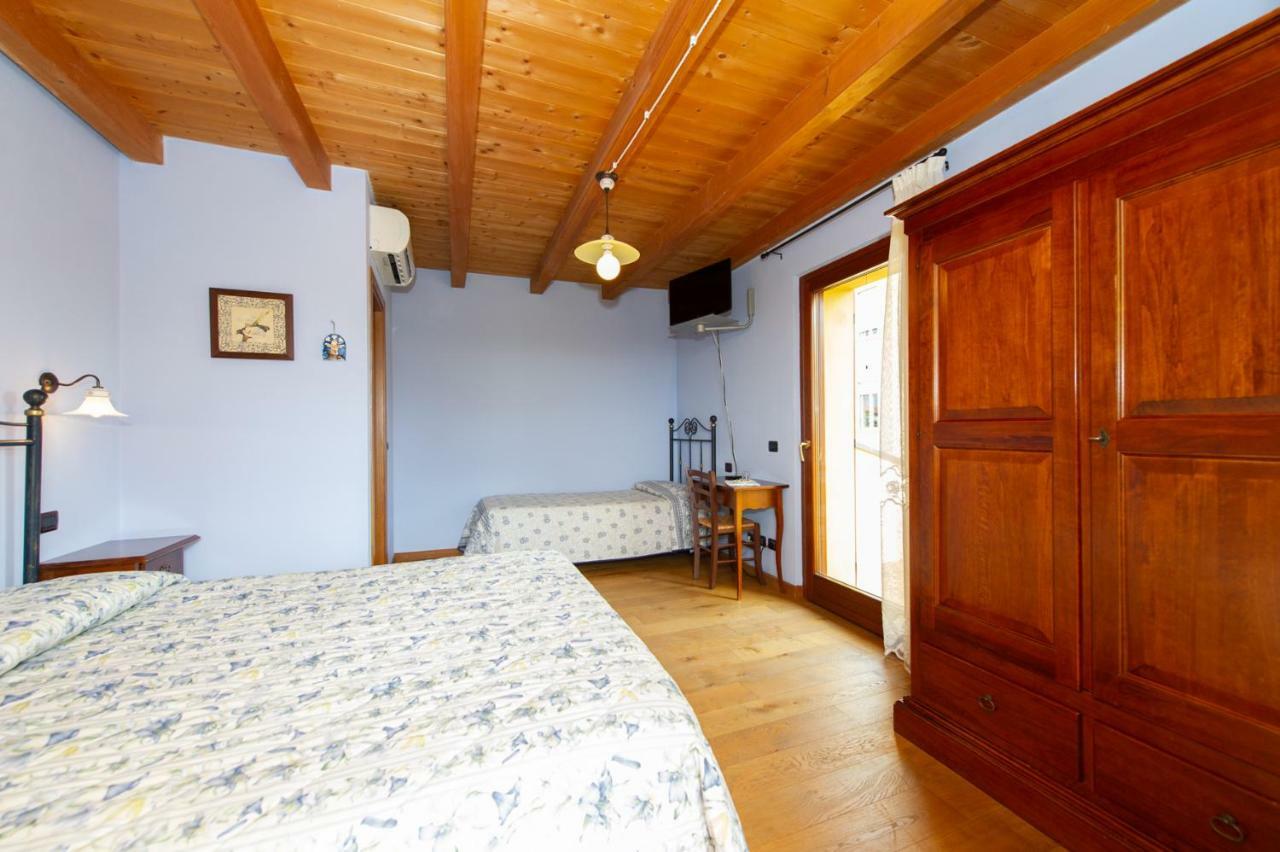 Medea Agriturismo Lis Rosis מראה חיצוני תמונה